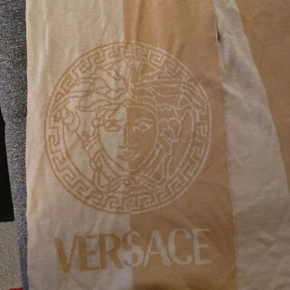 VERSACE WOOL SET SCARF AND HAT UNISEX - Picture 5 of 5